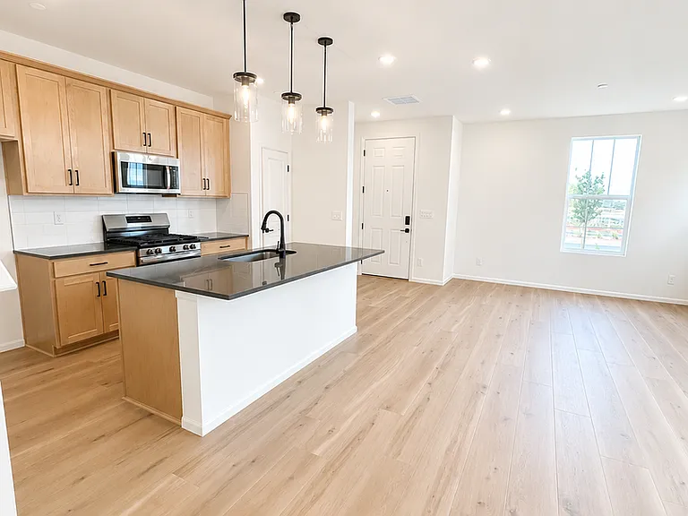 300 Nighthawk St — Photo 3