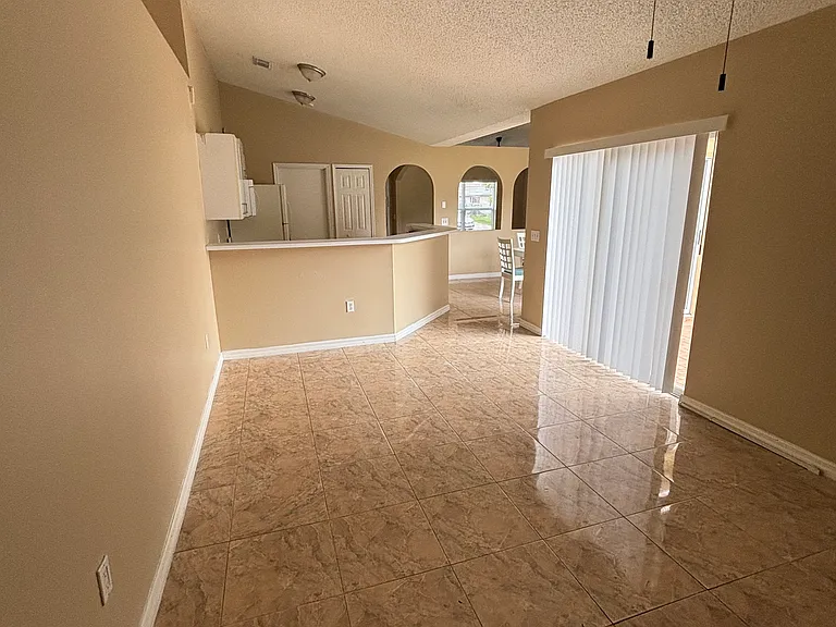623 Polynesian Ct — Photo 6