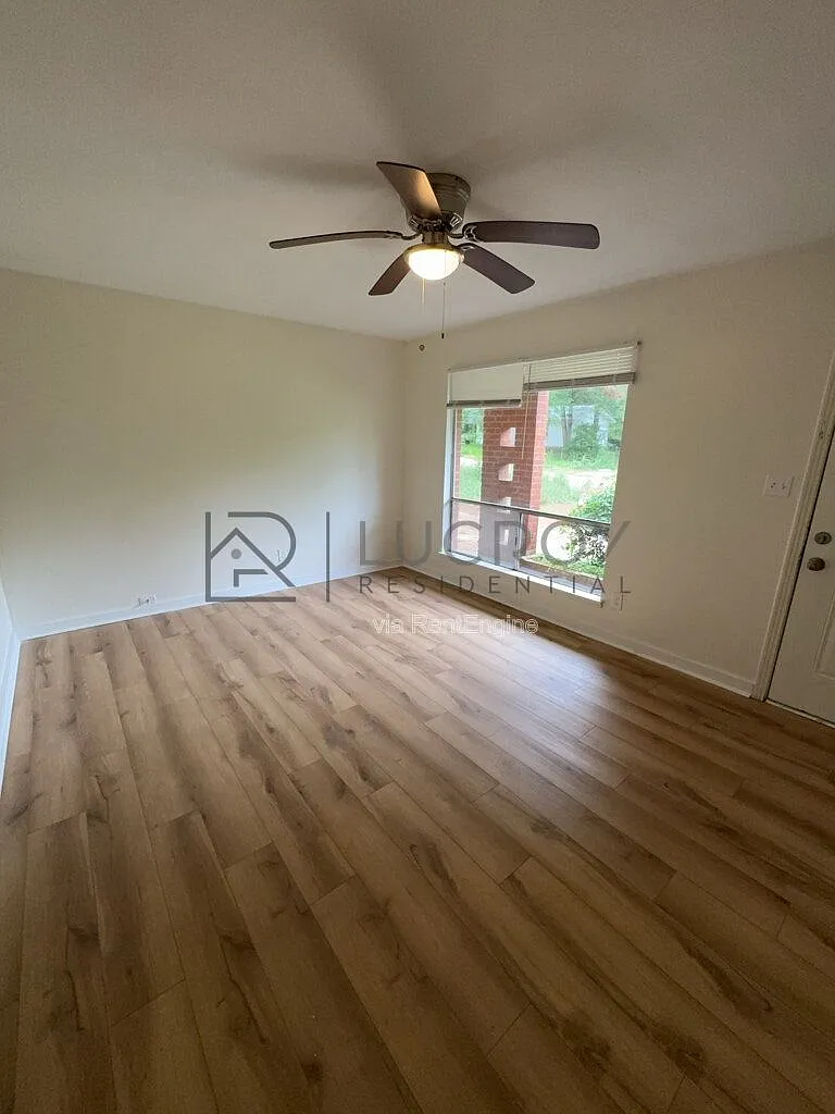 3 bed, 2.0 bath, 1120 sqft, $999 — Photo 2