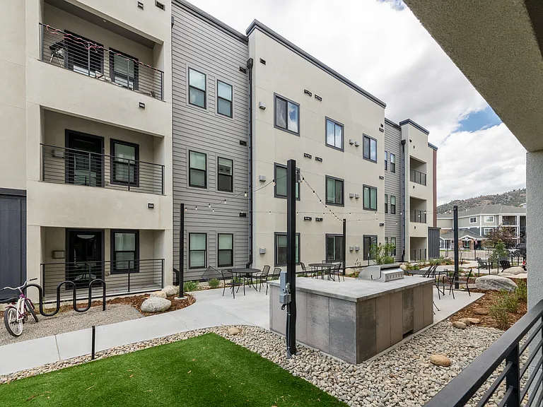 The Midland Apartments — Photo 11