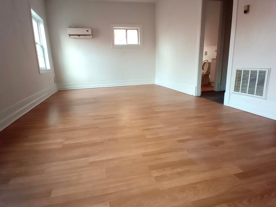 1st image of 131 W Oak St APT 10