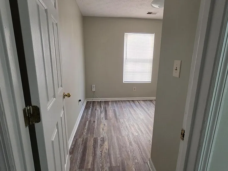 2592 Woodhill Dr — Photo 7