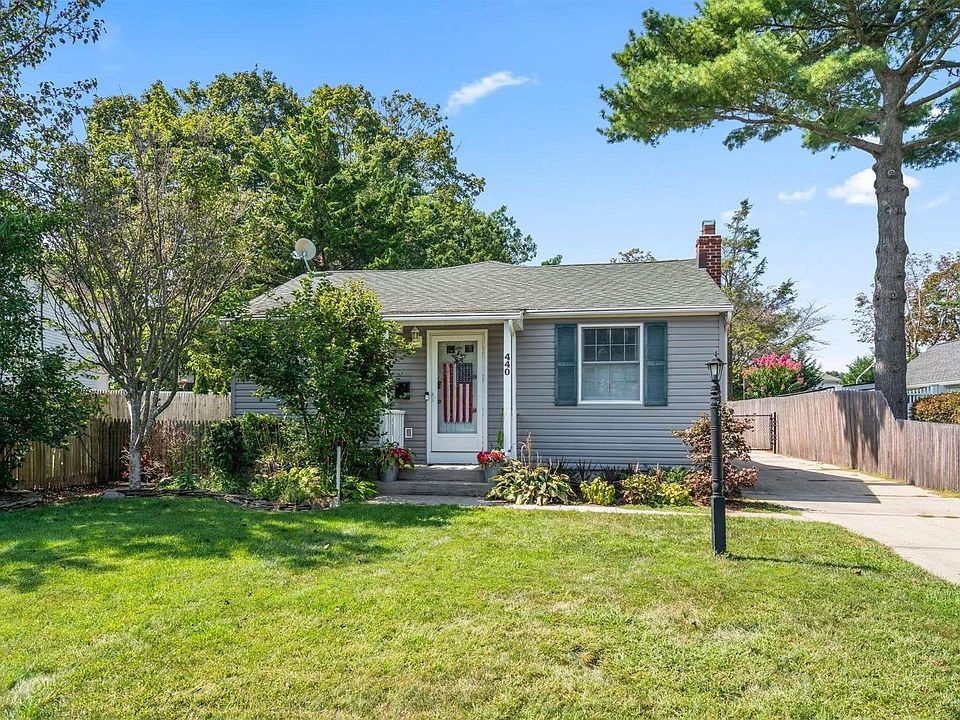 1st image of 440 Gillette Avenue