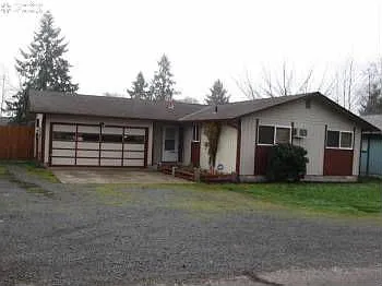 5123 D St photo 1