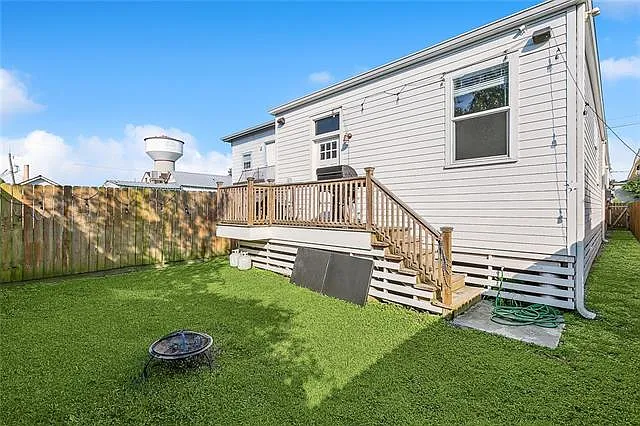 2527 Eagle St — Photo 16