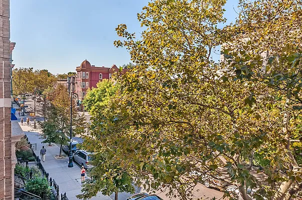 Rented by Compass | media 27