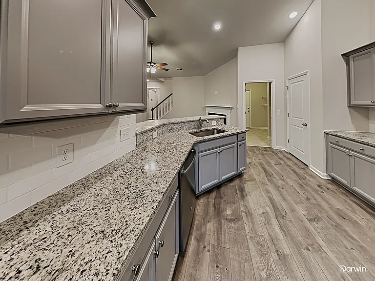 701 Redbud Ln — Photo 5
