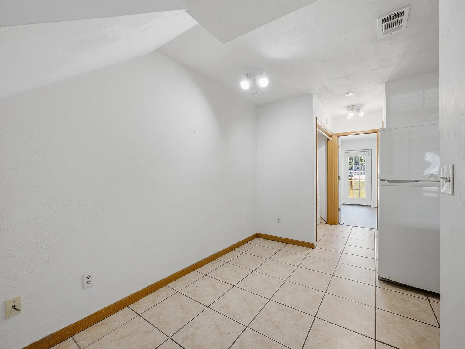 2 bed, 1015 sqft, $1,349 — Photo 4