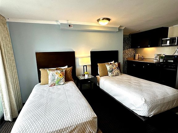 3rd image of 2425 Kuhio Ave #604