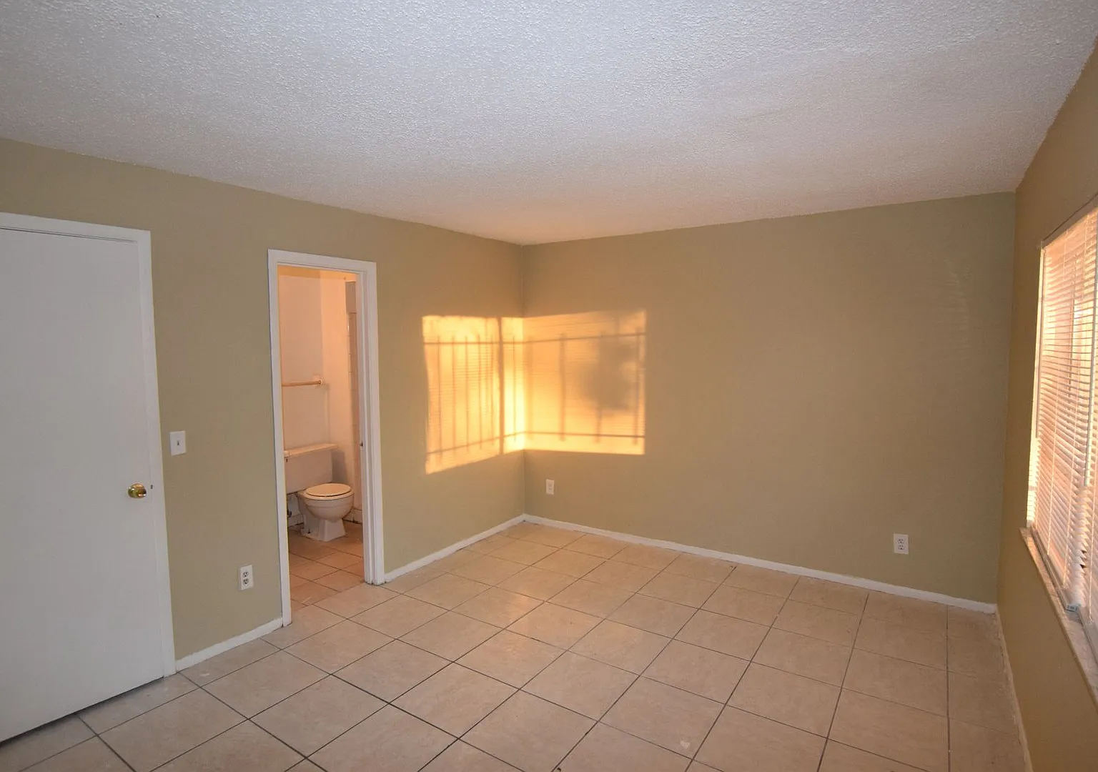 2 Bedroom 2 Bath Duplex For Rent at 3115 Split Willow Drive Orlando, FL 32808 — Photo 2