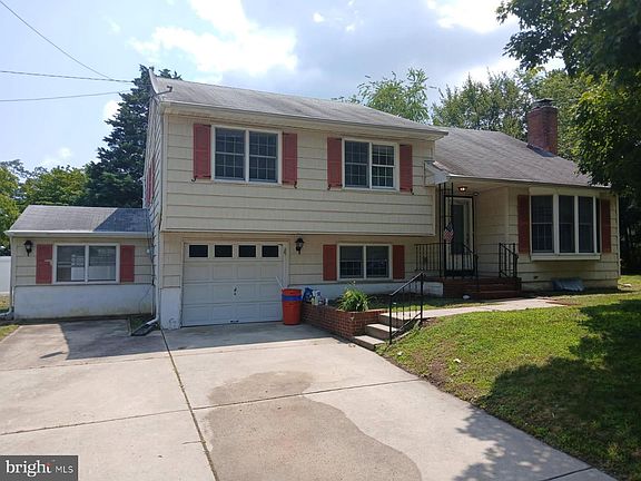 3rd image of 8 Tinker Dr
