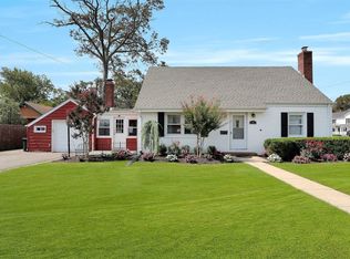 2 Ash Pl, Merrick, NY 11566