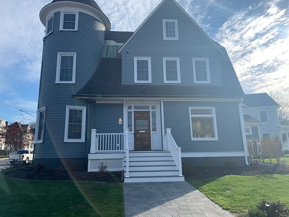 129 Kenoza Ave