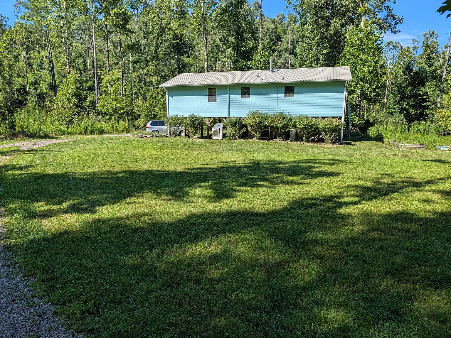 3 bed, 1219 sqft, $2,400 — Photo 2