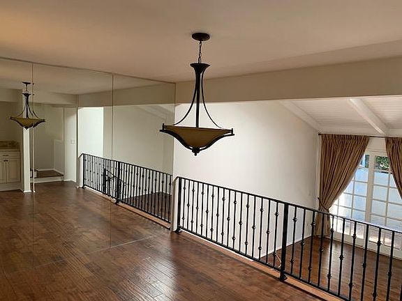5th image of 11774 Moorpark St Unit G