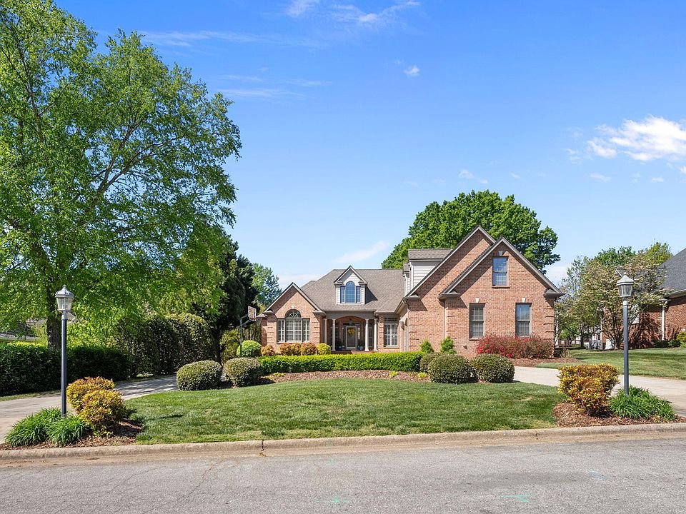 1st image of 902 Mill Pointe Way