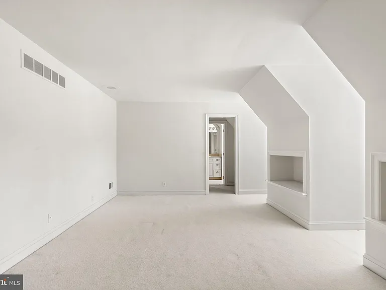 841 Mount Moro Rd — Photo 47