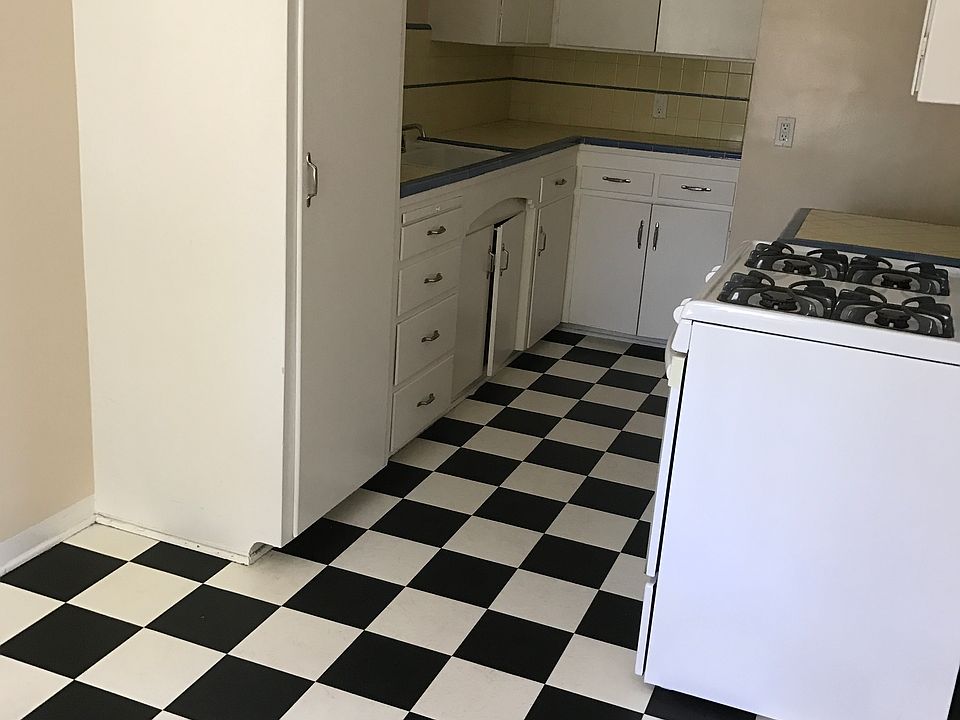 1st image of 125 Cherry Ave APT 6