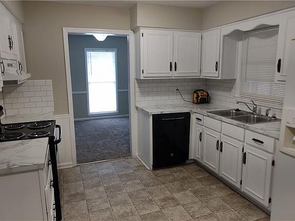 3rd image of 4411 Sue Dr