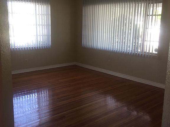 LIVING ROOM/FAMILY ROOM