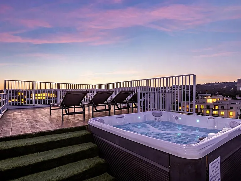 137 N Doheny Dr #2 — Photo 12