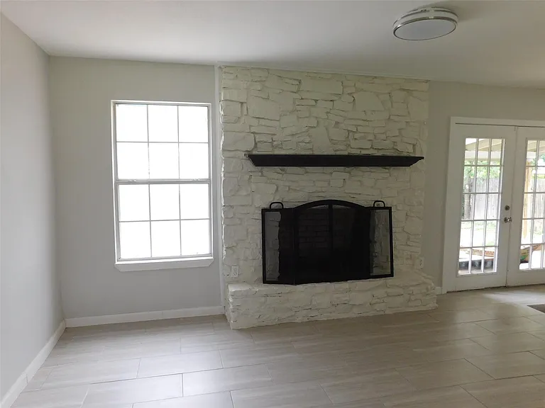 2307 Galway St — Photo 7