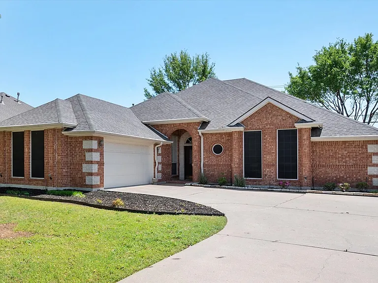 1106 Brook Arbor Dr — Photo 3