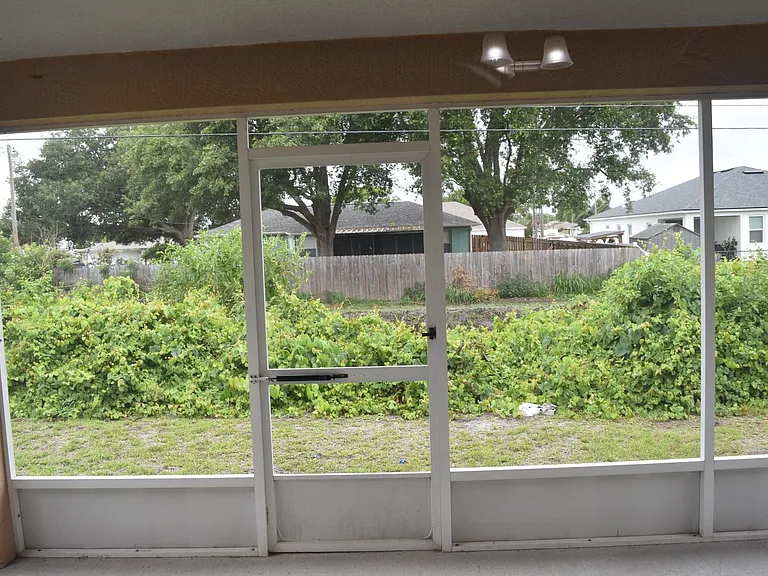 334 Bordeaux Ave NE — Photo 5
