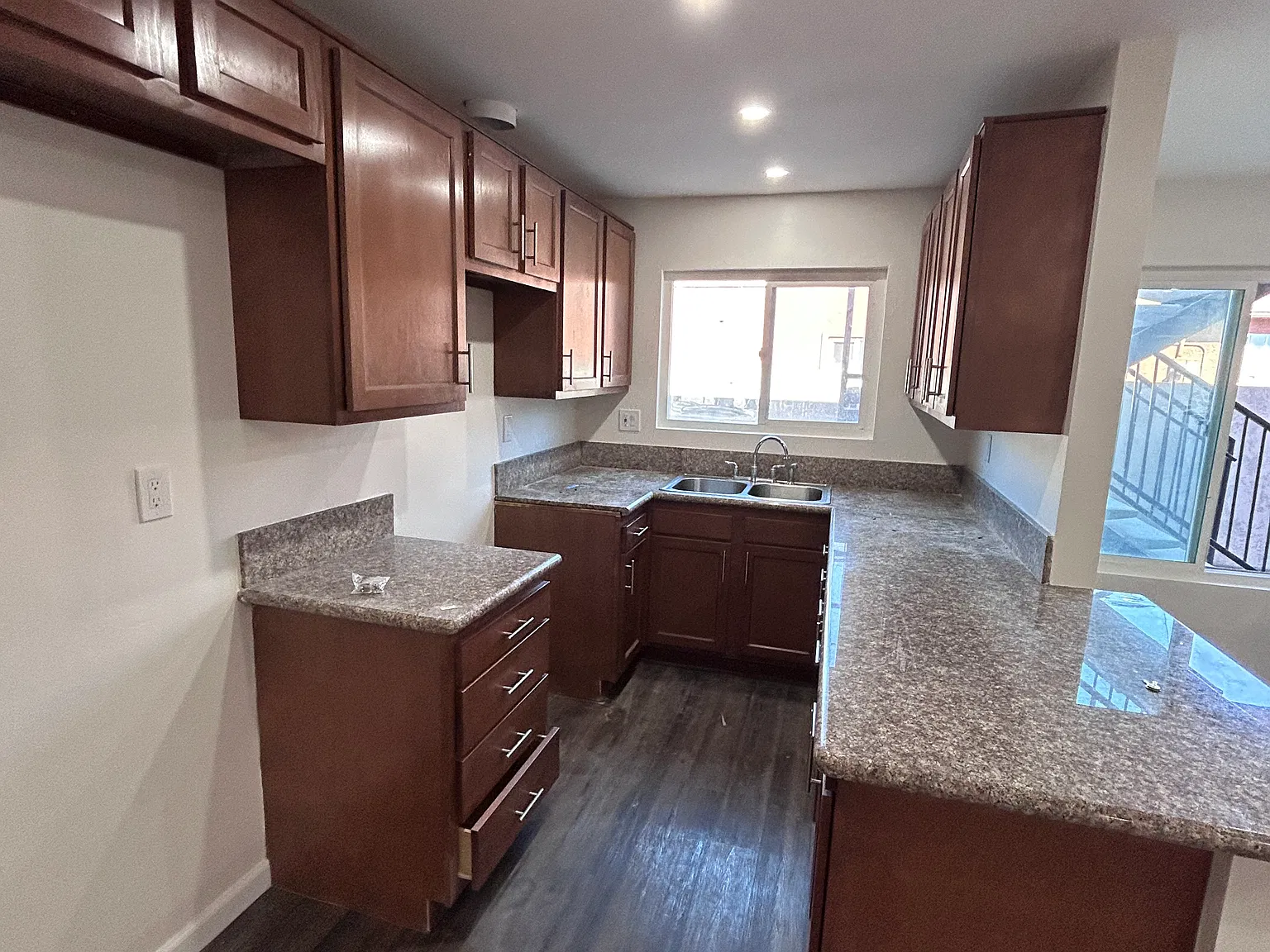 1 bed, 650 sqft, $2,050 — Photo 3