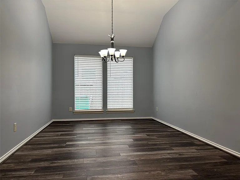 10902 Brighton Gardens Dr — Photo 2