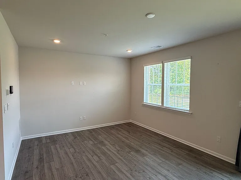 152 Hannock St — Photo 2
