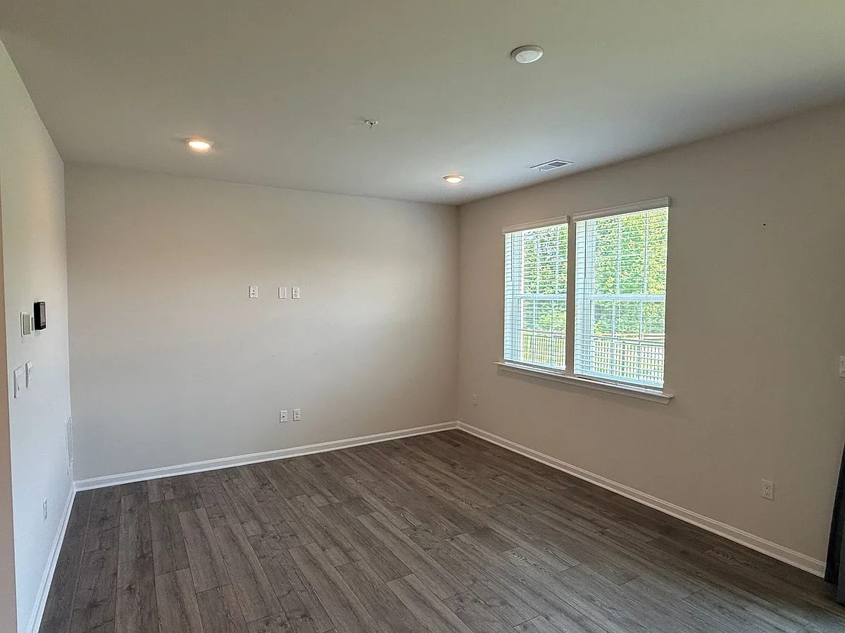 Building Photo - 152 Hannock St