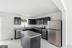 3 bed, 2.5 bath, 1220 sqft, $2,325 — Photo 4