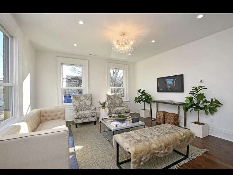 216 E 8th St #2 — Photo 11