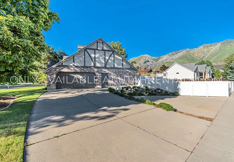 960 N Eastview Dr — Photo 4