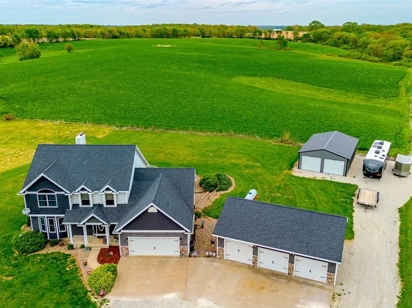 564 40th Ave, Pleasantville, IA 50225