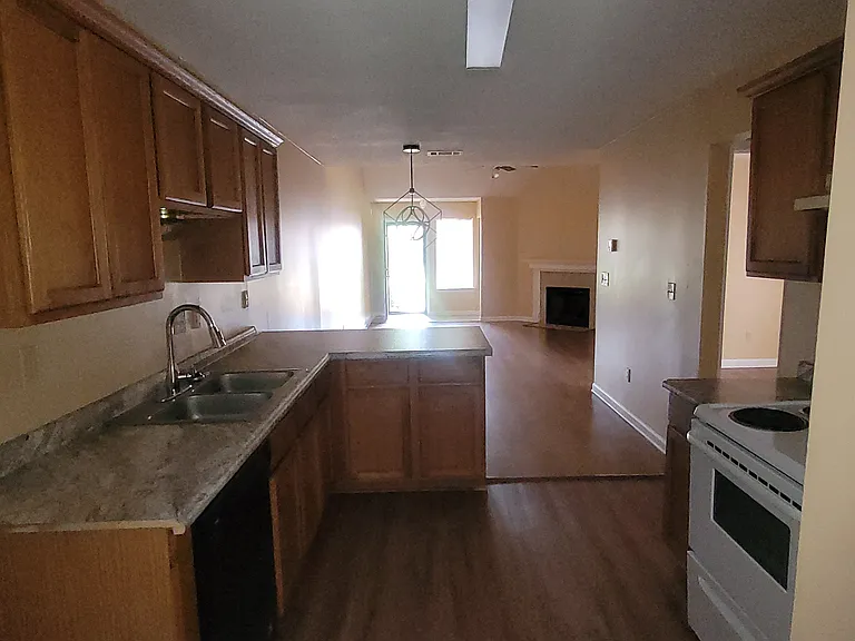 7782 Shadowland Dr — Photo 8