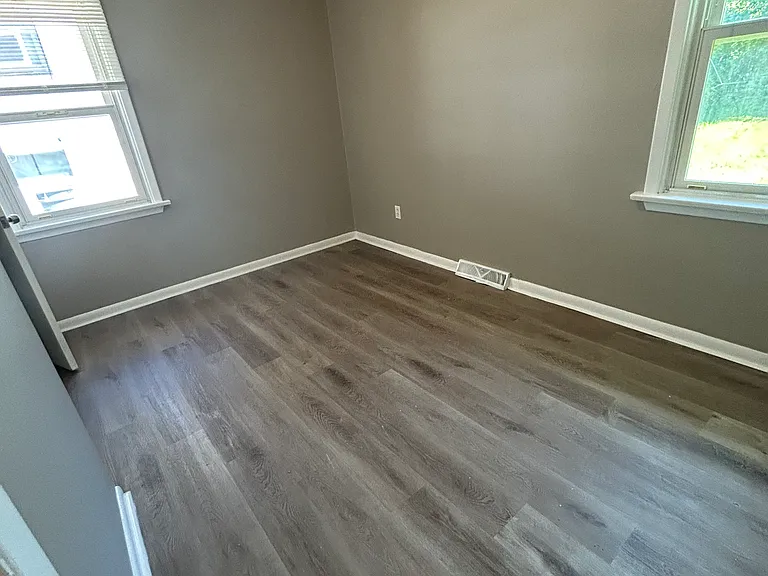 1140 Maple Ave — Photo 7