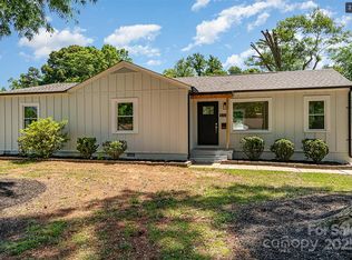 504 N Hawthorne St, Mount Holly, NC 28120