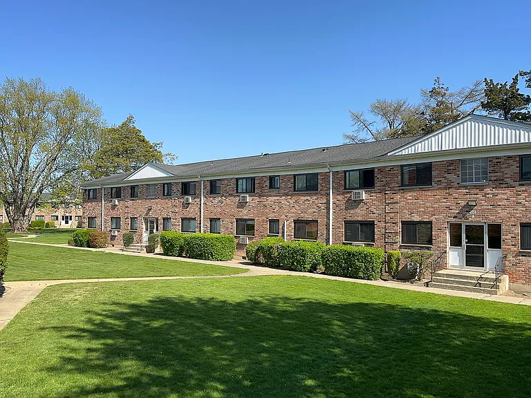 Fairfield Hedges at Bay Shore — Photo 5