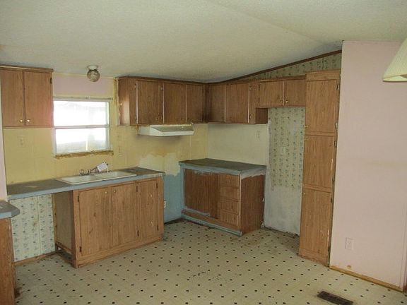 4th image of 2114 Bitter Creek Dr