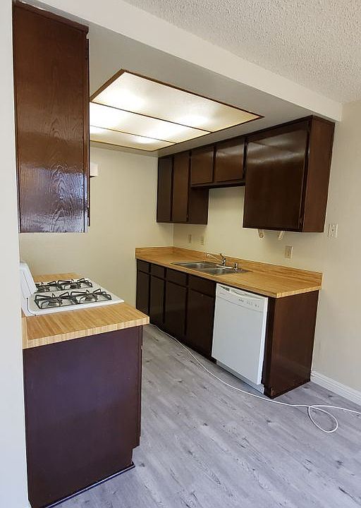 1st image of 4851 Neely Cir APT 4