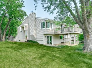 9164 Neill Lake Rd, Eden Prairie, MN 55347