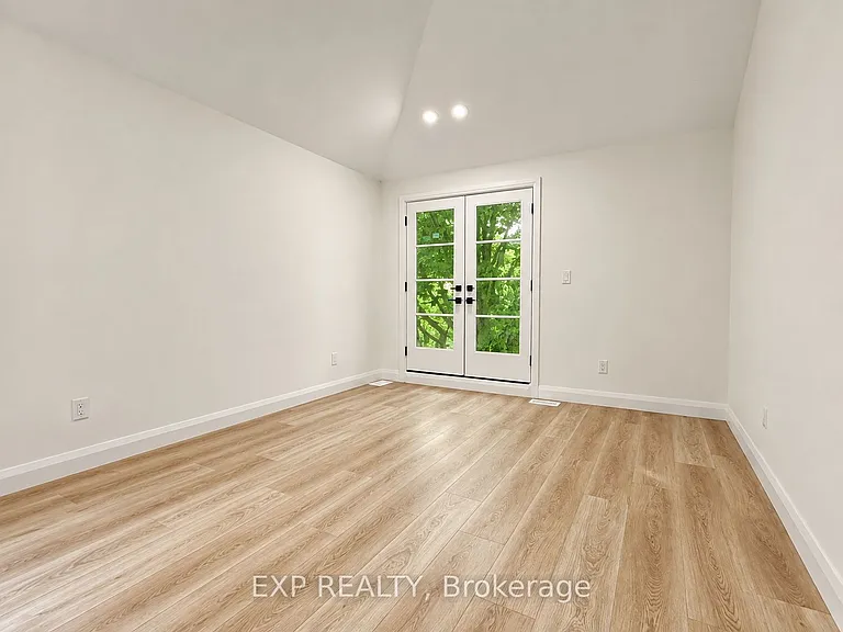 13 Chester St #UPPER — Photo 12