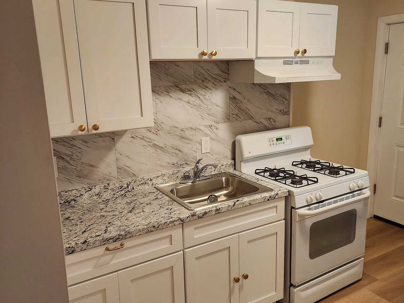 7 Wollaston Ter — Photo 2