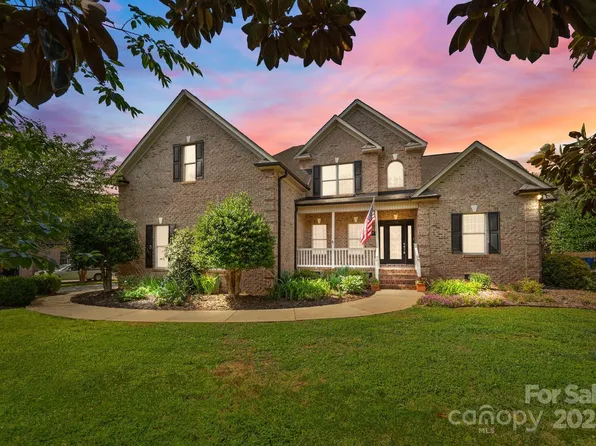 389 Ponderosa Cir, Mooresville, NC 28117