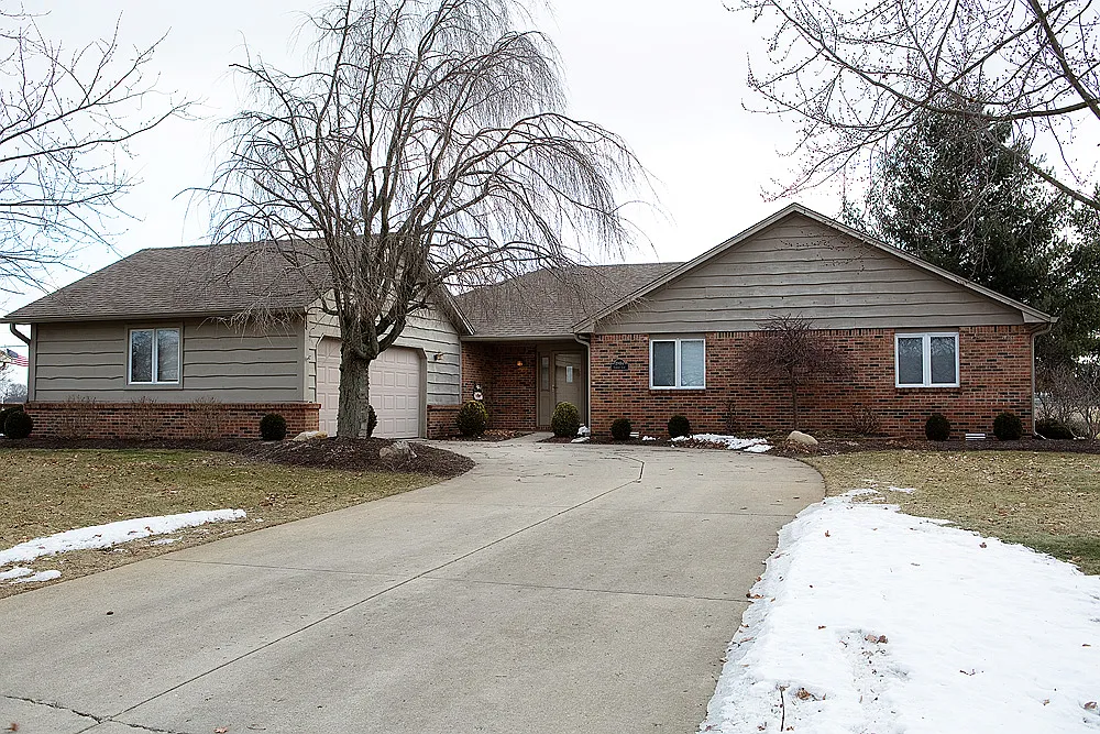 8904 Carriage Ln photo 1