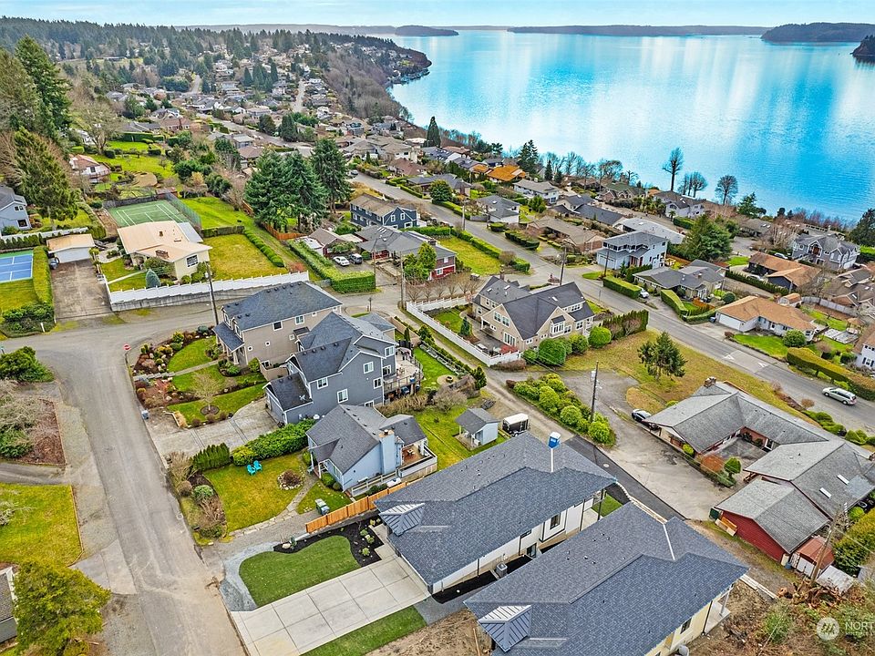 2nd image of 3142 Tahoma Place W