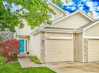 1223 NW Hidden Ridge Cir, Blue Springs, MO 64015