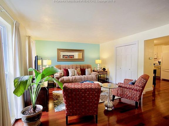 4th image of 2011 Beechwood Dr